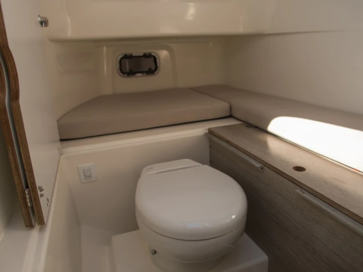 Łódż półsztywna do wynajmu w Propriano w najlepszej cenie