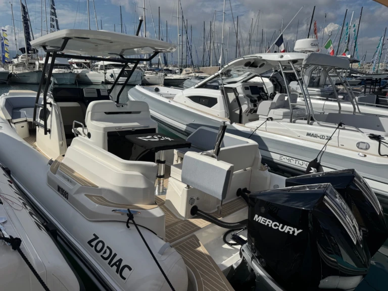 Wynajmij Łódż półsztywna z lub bez skippera Zodiac w Propriano