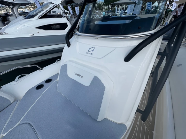 Łódż półsztywna do wynajmu w Propriano w najlepszej cenie