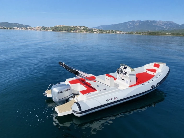 Master Master 699 między profesjonalistami a osobami prywatnymi w Porto-Vecchio