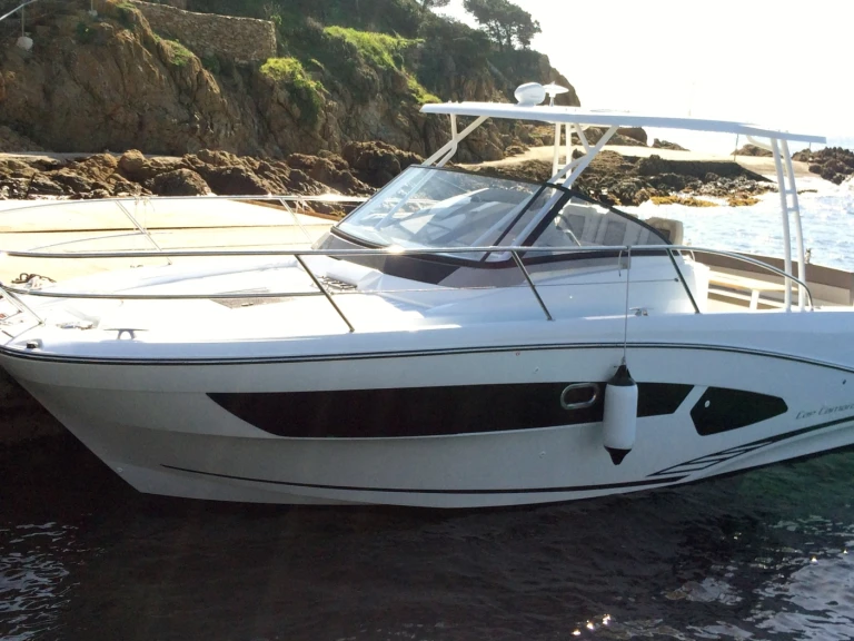 Wynajmij Jeanneau Cap Camarat 10.5 WA w Cogolin