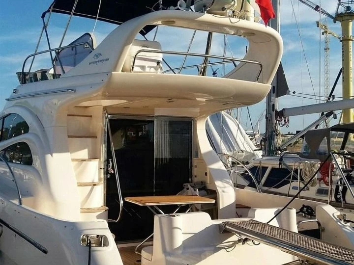 Wynajem łodzi Azimut Azimut 42 w Cogolin na SamBoat 