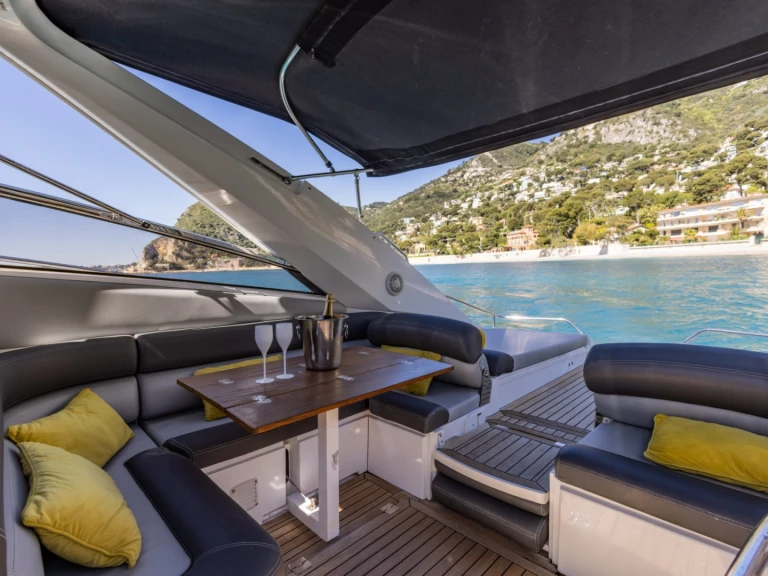 Wynajmij Sunseeker Superhawk 43 w Saint-Jean-Cap-Ferrat