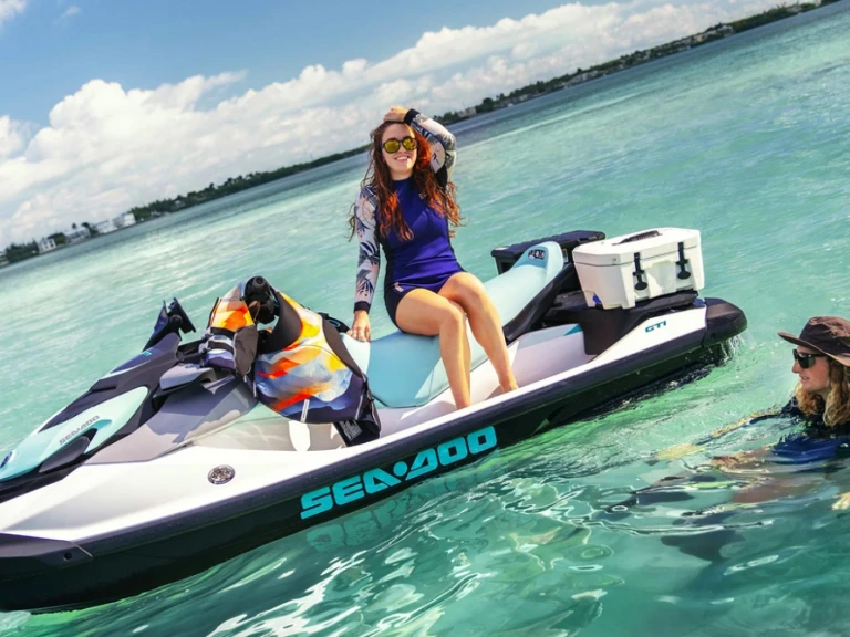 Sea-Doo GTX PRO między profesjonalistami a osobami prywatnymi w Cambrils