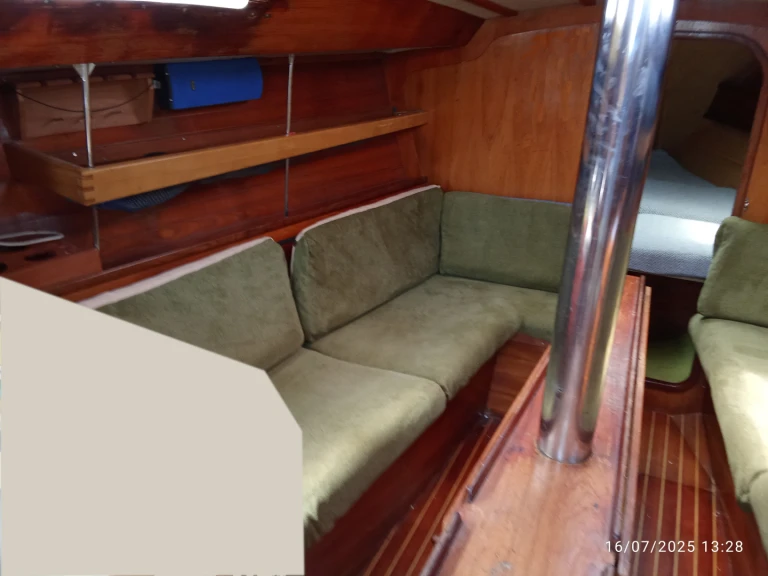 Wynajem Żaglowiec Jeanneau z patentem 