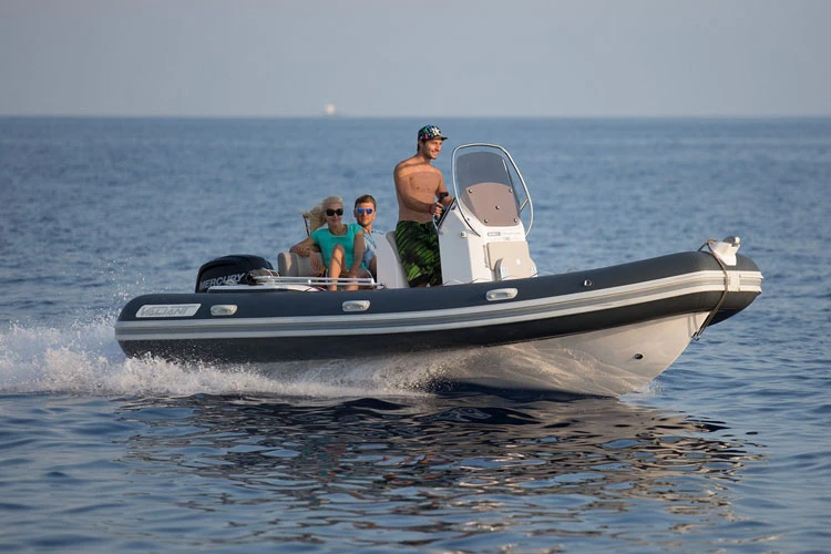 Łódż półsztywna do wynajmu w Trégastel w najlepszej cenie