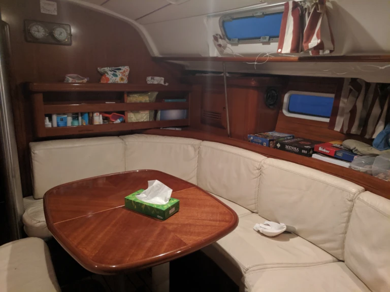 Żaglowiec do wynajmu w Alimos w najlepszej cenie