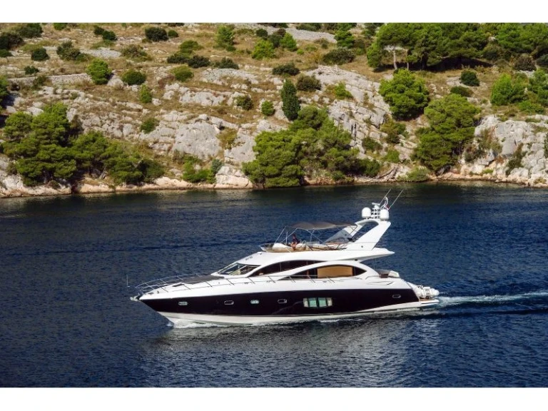 Sunseeker Sunseeker 70 między profesjonalistami a osobami prywatnymi w Gouvia
