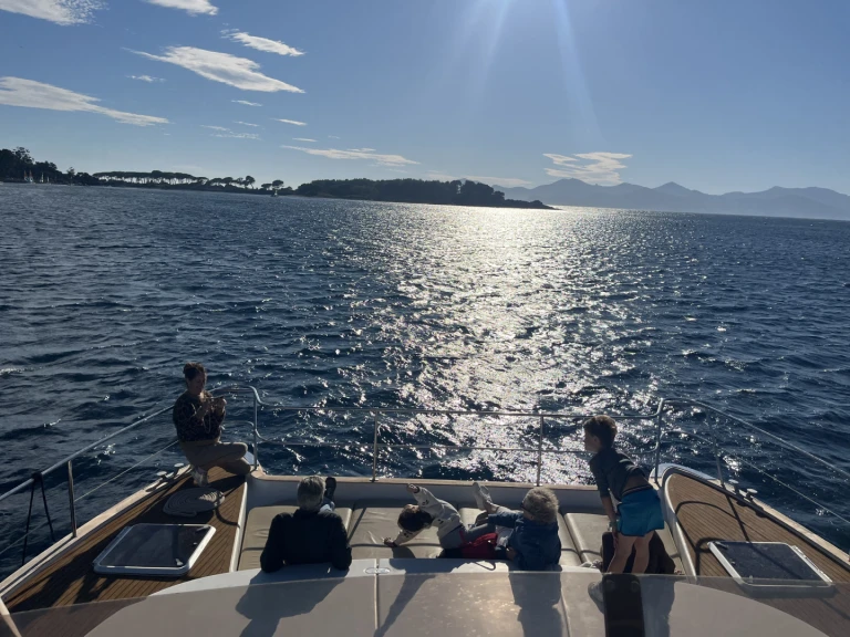 Katamaran do wynajmu w Nice Port w najlepszej cenie