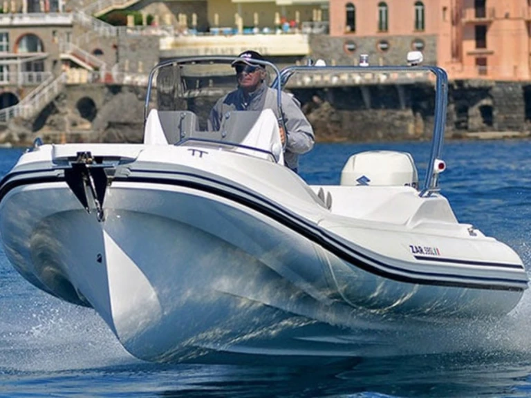 Zar ZAR 59 SL między profesjonalistami a osobami prywatnymi w Sant Antoni de Portmany