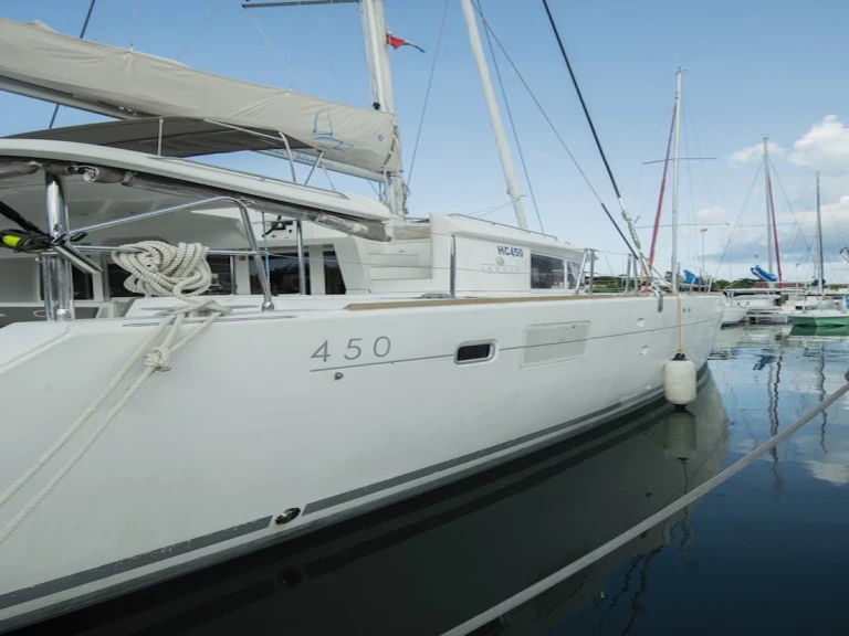 Wynajem Katamaran Lagoon z patentem 