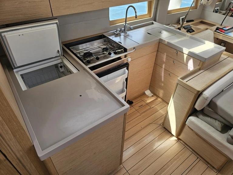 Wynajmij Bénéteau Oceanis 51.1 w Lefkáda