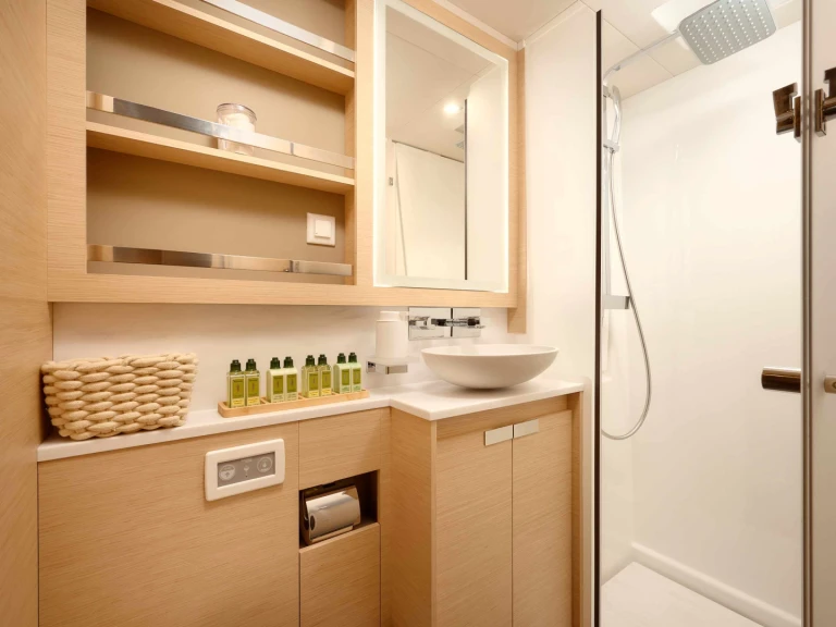 Wynajmij Katamaran z lub bez skippera Fountaine Pajot w Trogir