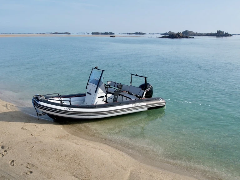 Łódż półsztywna do wynajmu w Francja w najlepszej cenie