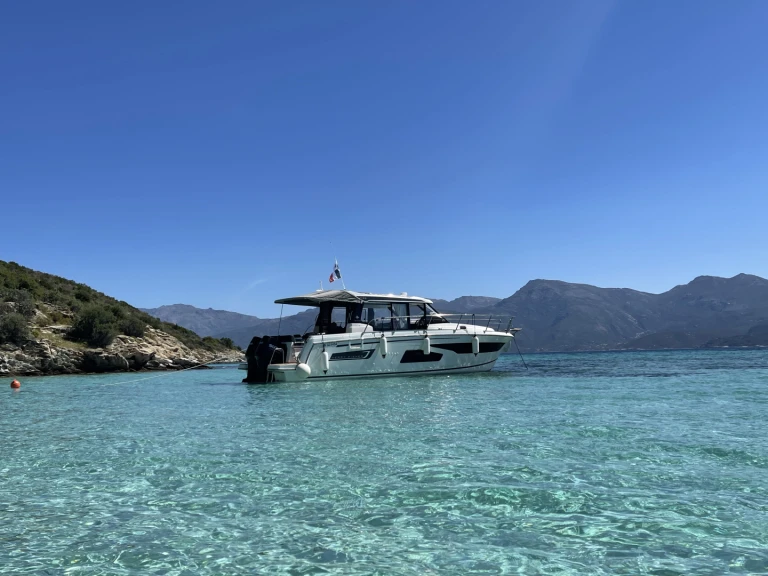 Wynajem Motorówka Jeanneau z patentem 