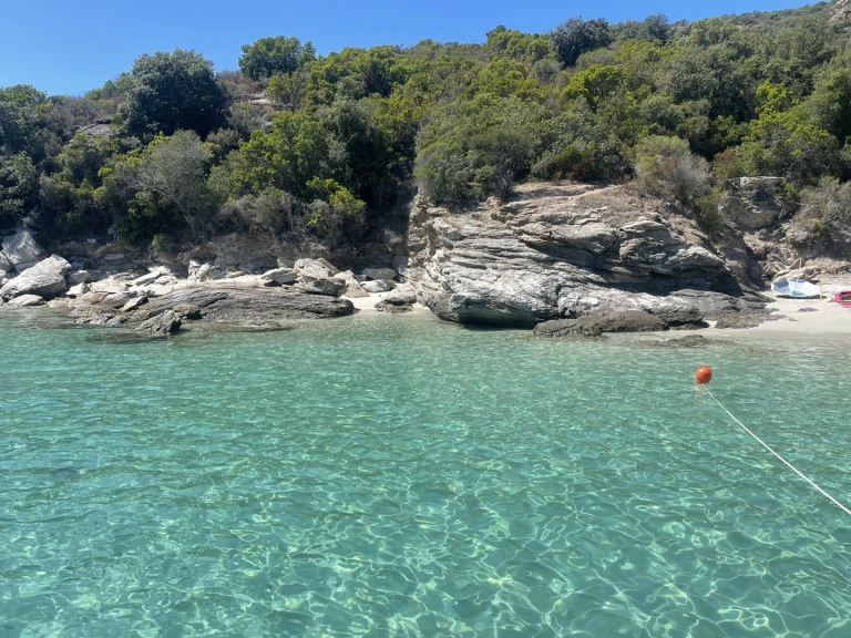 Jeanneau Merry Fisher 1095 między profesjonalistami a osobami prywatnymi w Oletta