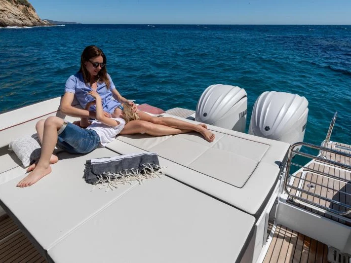 Wynajmij Jeanneau Cap Camarat 9.0 WA w Port de Hyères (St Pierre)