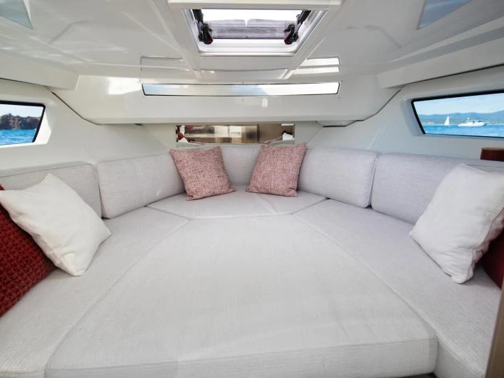 Wynajem Motorówka w Port de Hyères (St Pierre) - Jeanneau Cap Camarat 9.0 WA