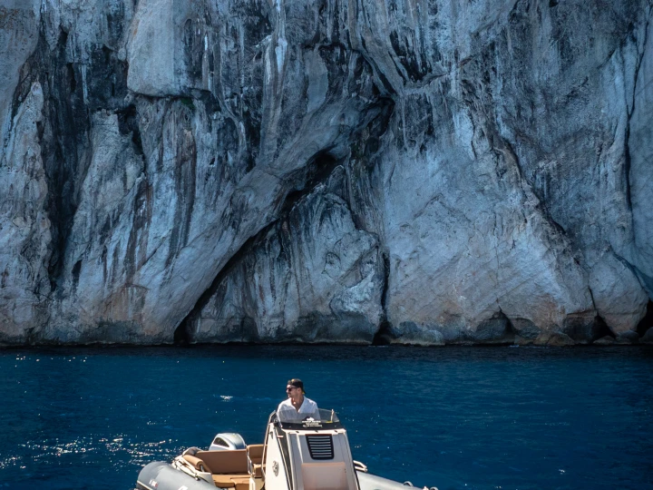 Wynajem Łódż półsztywna w Porto Rotondo - Bwa Sport 26 GT