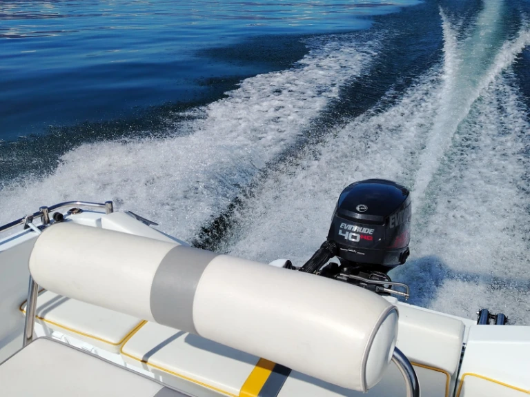 gio mare Gio 160 między profesjonalistami a osobami prywatnymi w Leggiuno