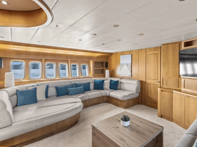 Luksusowy jacht do wynajmu w Port Grimaud w najlepszej cenie