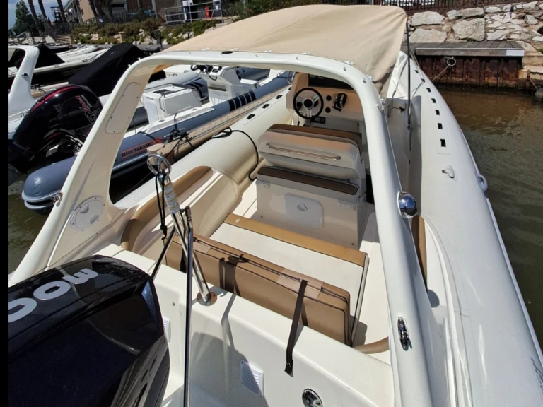 Wynajmij Łódż półsztywna z lub bez skippera Lomac w Hyeres