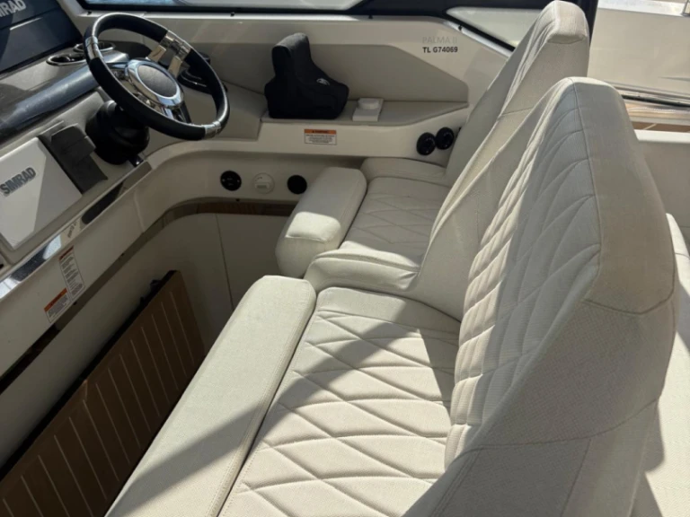 Luksusowy jacht do wynajmu w Port Grimaud w najlepszej cenie