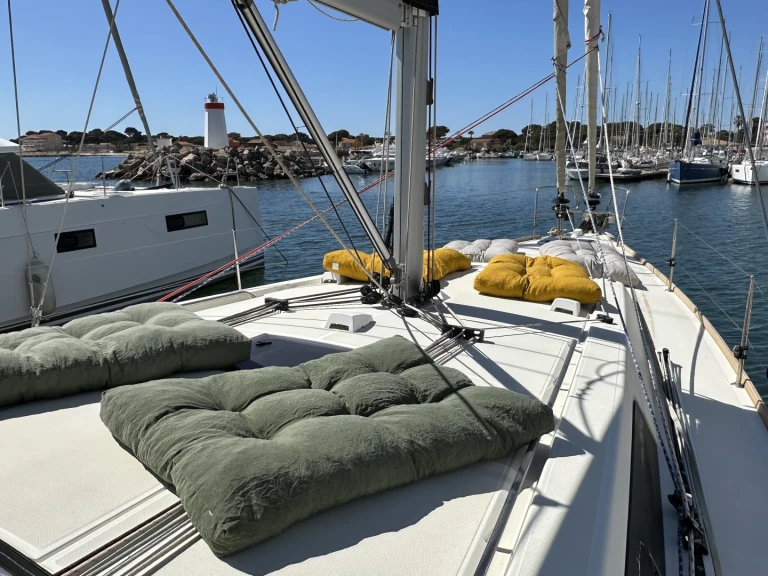 Wynajem Żaglowiec Bénéteau z patentem 