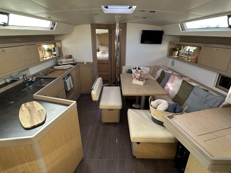 Żaglowiec do wynajmu w Port de Hyères (St Pierre) w najlepszej cenie