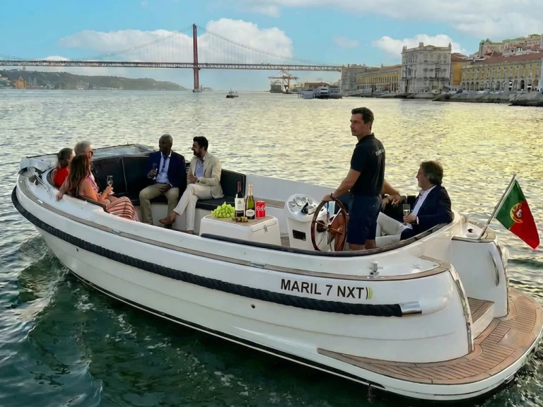 Wynajem Motorówka w Lizbona - Maril 7NXT