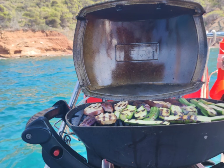 Wynajmij Żaglowiec z lub bez skippera Bavaria w Anávyssos