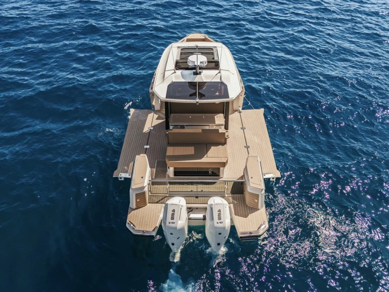 Saxdor 400 GTS między profesjonalistami a osobami prywatnymi w Marina Botafoch