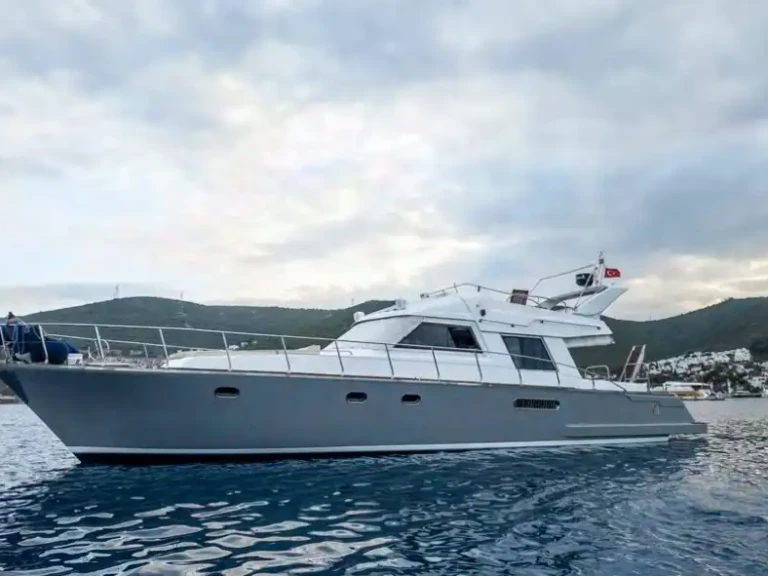 Wynajem Luksusowy jacht Custom z patentem 