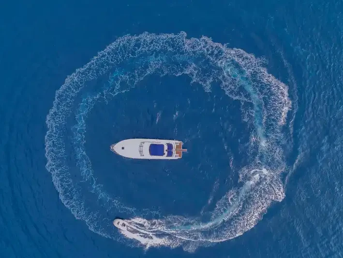 Wynajem Luksusowy jacht Custom z patentem 
