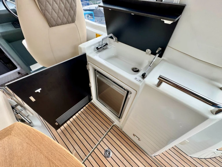 Wynajem łodzi Fréjus tanio Leader 30