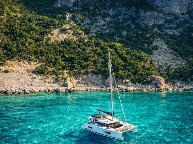 Fountaine Pajot Isla 40 między profesjonalistami a osobami prywatnymi w Castellammare di Stabia