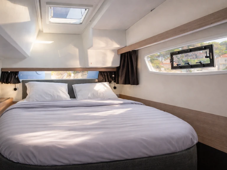 Wynajmij Fountaine Pajot Isla 40 w Castellammare di Stabia