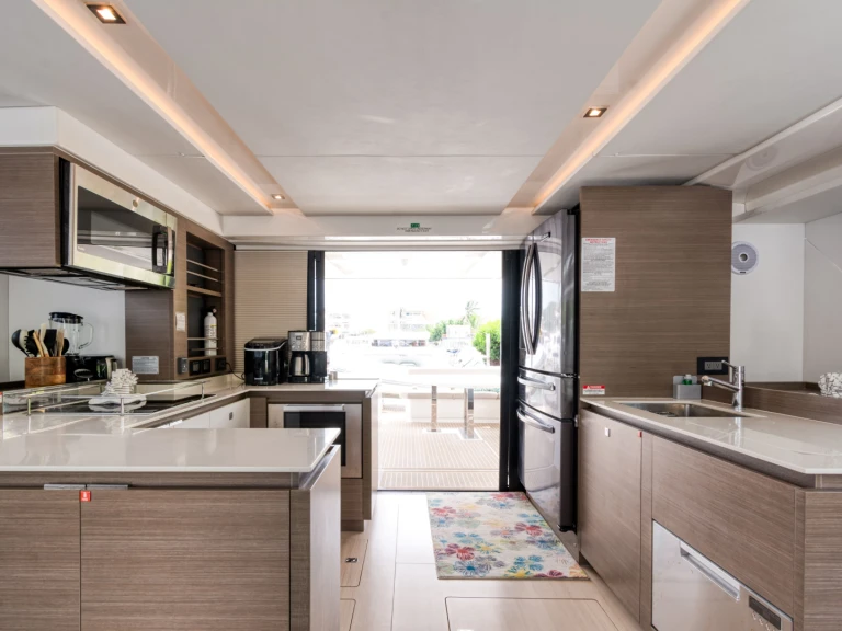 Wynajmij Leopard 53 Motor Yacht w Tortola