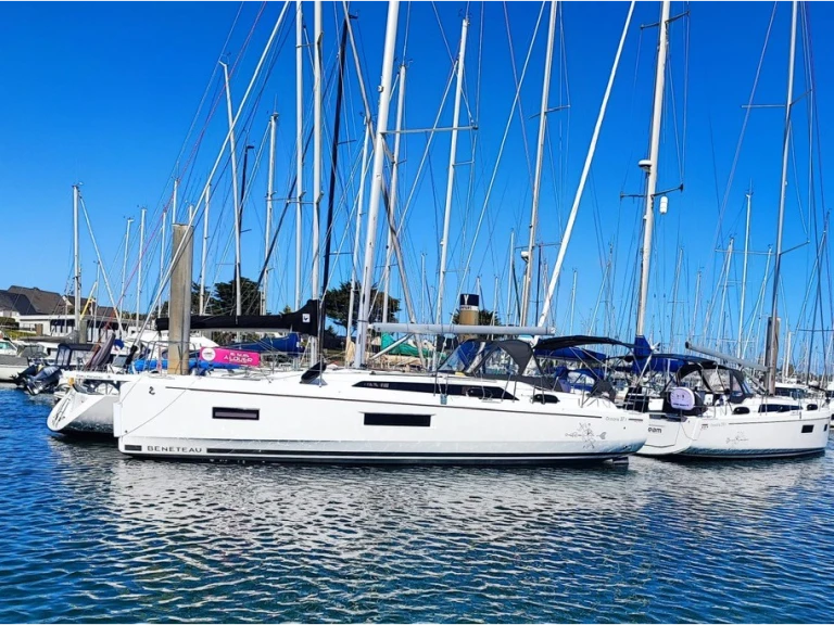 Wynajem w Arzon- Bénéteau Oceanis 37.1 na SamBoat
