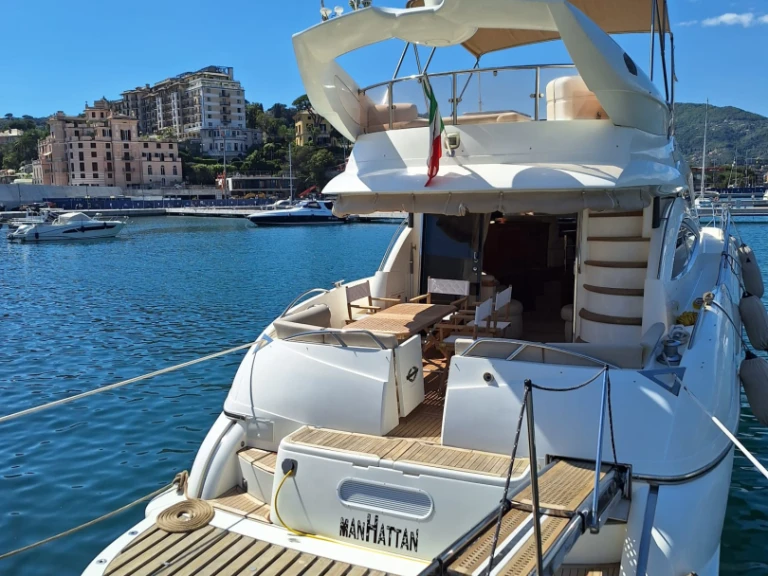 Sunseeker manhattan fly między profesjonalistami a osobami prywatnymi w Rapallo