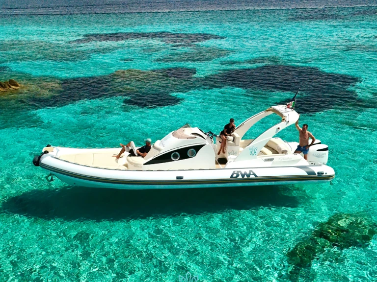 Wynajmij Łódż półsztywna z lub bez skippera Bwa w La Maddalena