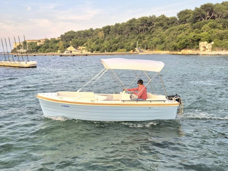 Wynajem łodzi Cannes tanio Silver yacht 495