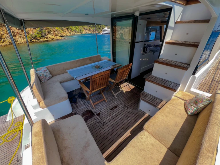 Wynajmij Custom Made Agara 44 w Skopea Marina