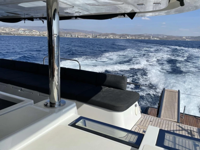 Wynajmij Lagoon Lagoon 630 Motor Yacht w Lavrio