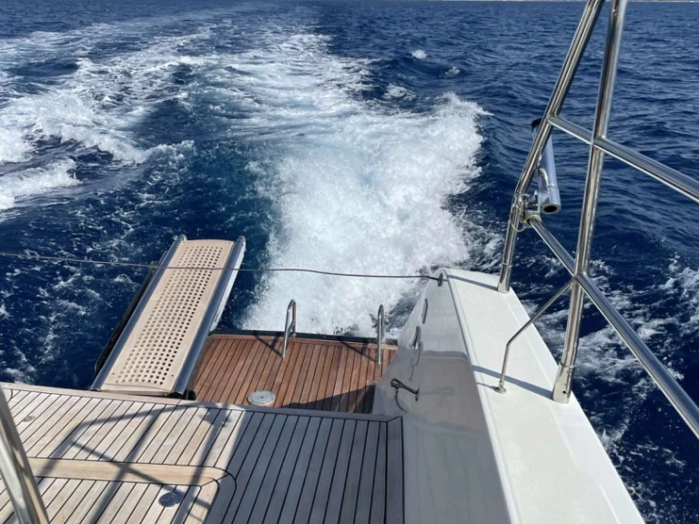 Wynajem łodzi Lavrio tanio Lagoon 630 Motor Yacht