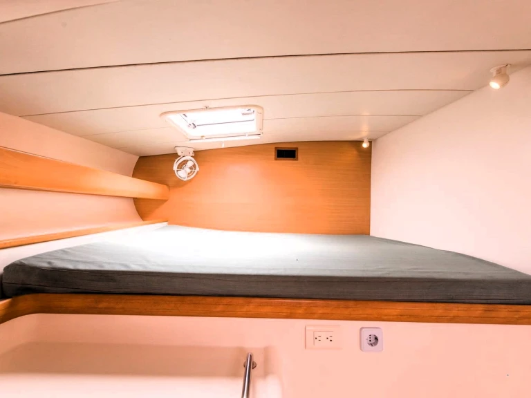 Leopard Leopard 47 między profesjonalistami a osobami prywatnymi w Eden Island