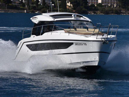 Wynajem łodzi Bavaria Bavaria SR38 Hard Top w Trogir na SamBoat 