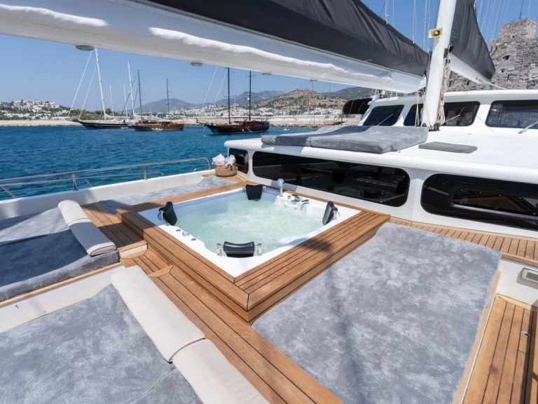 Wynajem Żaglowiec Custom Made z patentem 