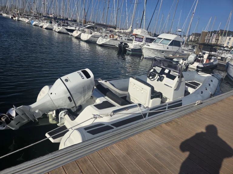 Wynajmij Łódż półsztywna z lub bez skippera Brig w Arzon