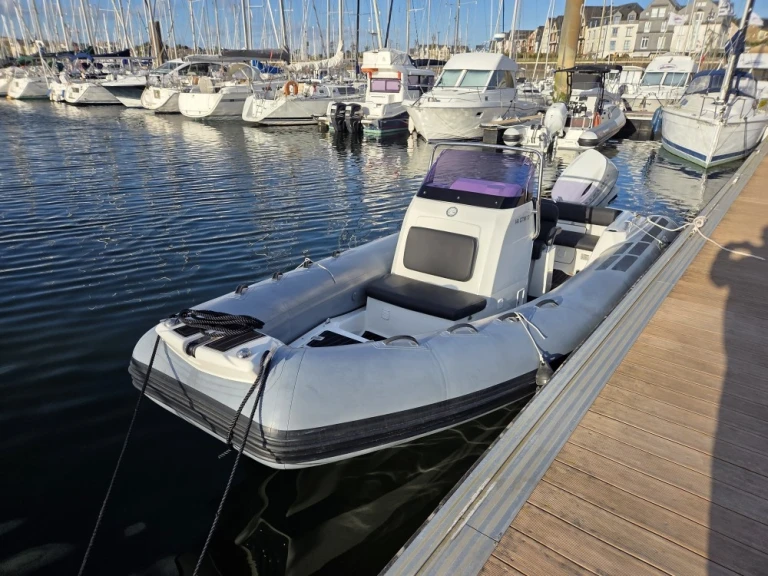 Wynajem Łódż półsztywna Brig z patentem 